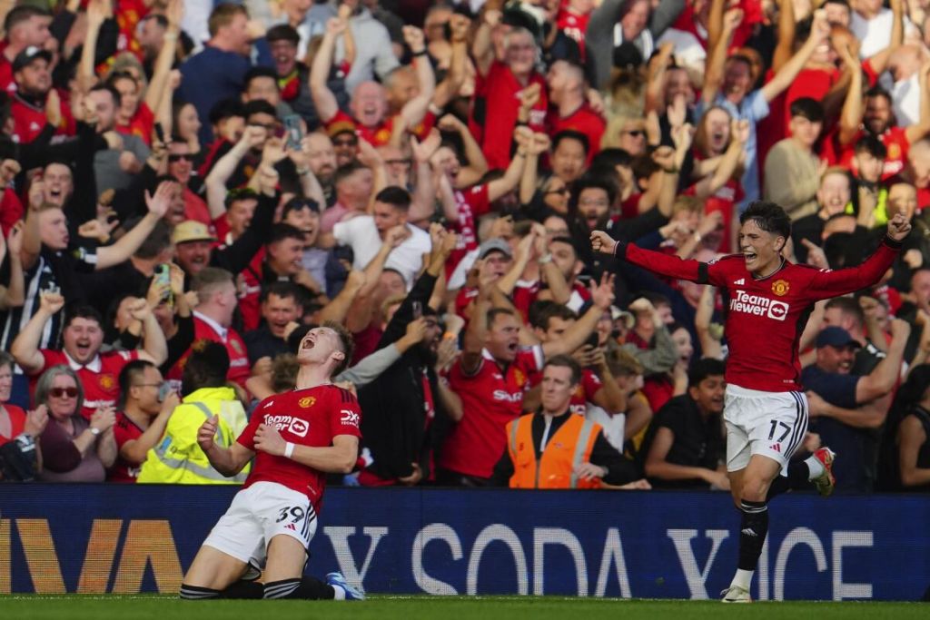 Το διπλό buzzer beater του ΜακΤόμινεϊ που έδωσε… ζωή σε Γιουνάιτεντ και Τεν Χαγκ (vid)