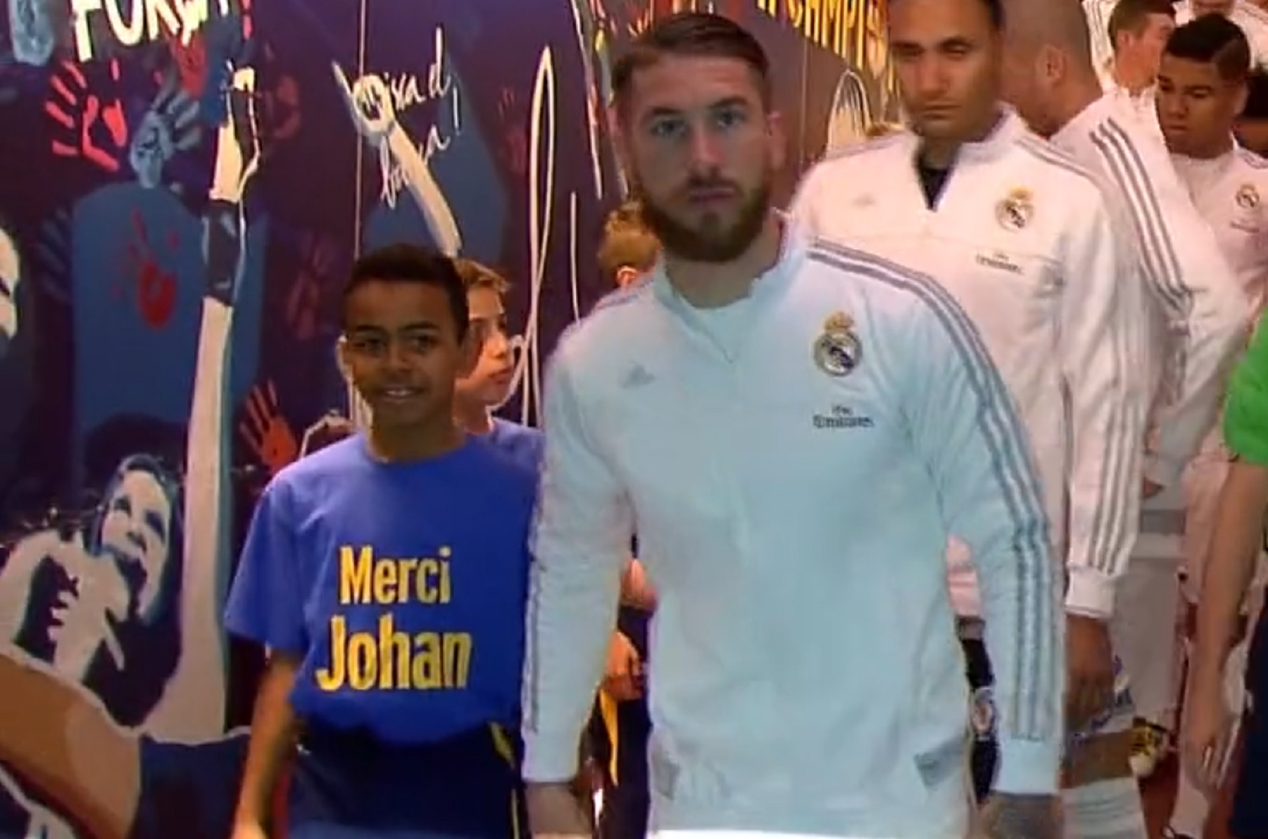 Όταν ο Γιαμάλ συνόδευε τον Ράμος στο Μπαρτσελόνα – Ρεάλ Μαδρίτης (vid)