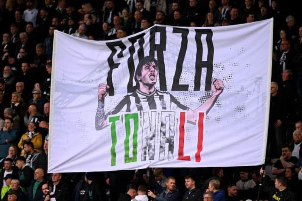 Τονάλι, δεν είσαι μόνος – «Έκρηξη» αγάπης από τους φίλους της Νιούκαστλ! (vid)