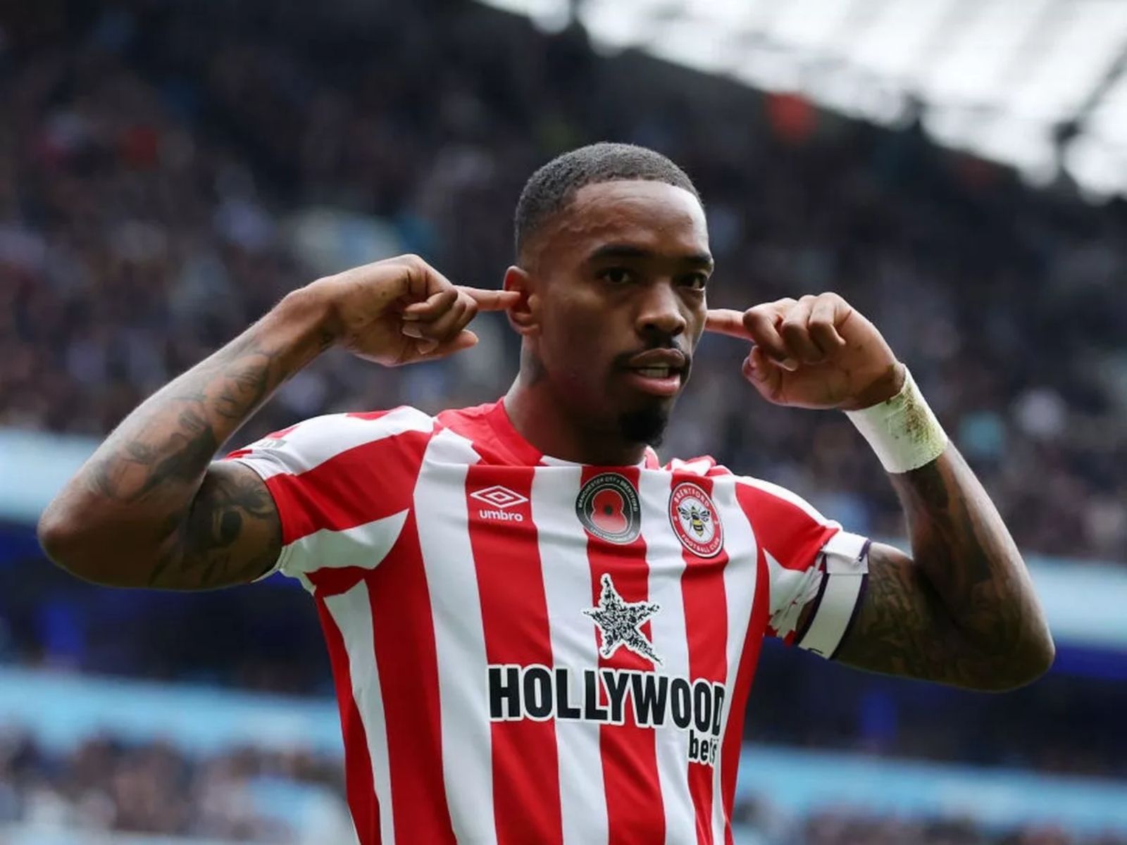 Ο Τόνεϊ… αγχώνει τις Άρσεναλ και Τσέλσι – Σκέφτεται να μείνει στην Μπρέντφορντ!