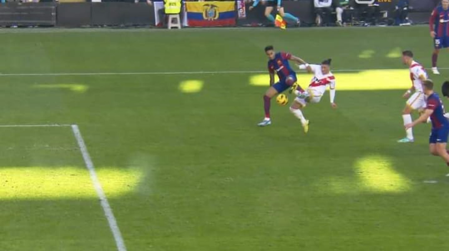 Εκνευρισμός στην Μπαρτσελόνα – Φωνάζει για δύο πέναλτι με το VAR να… κοιμάται! (vid)