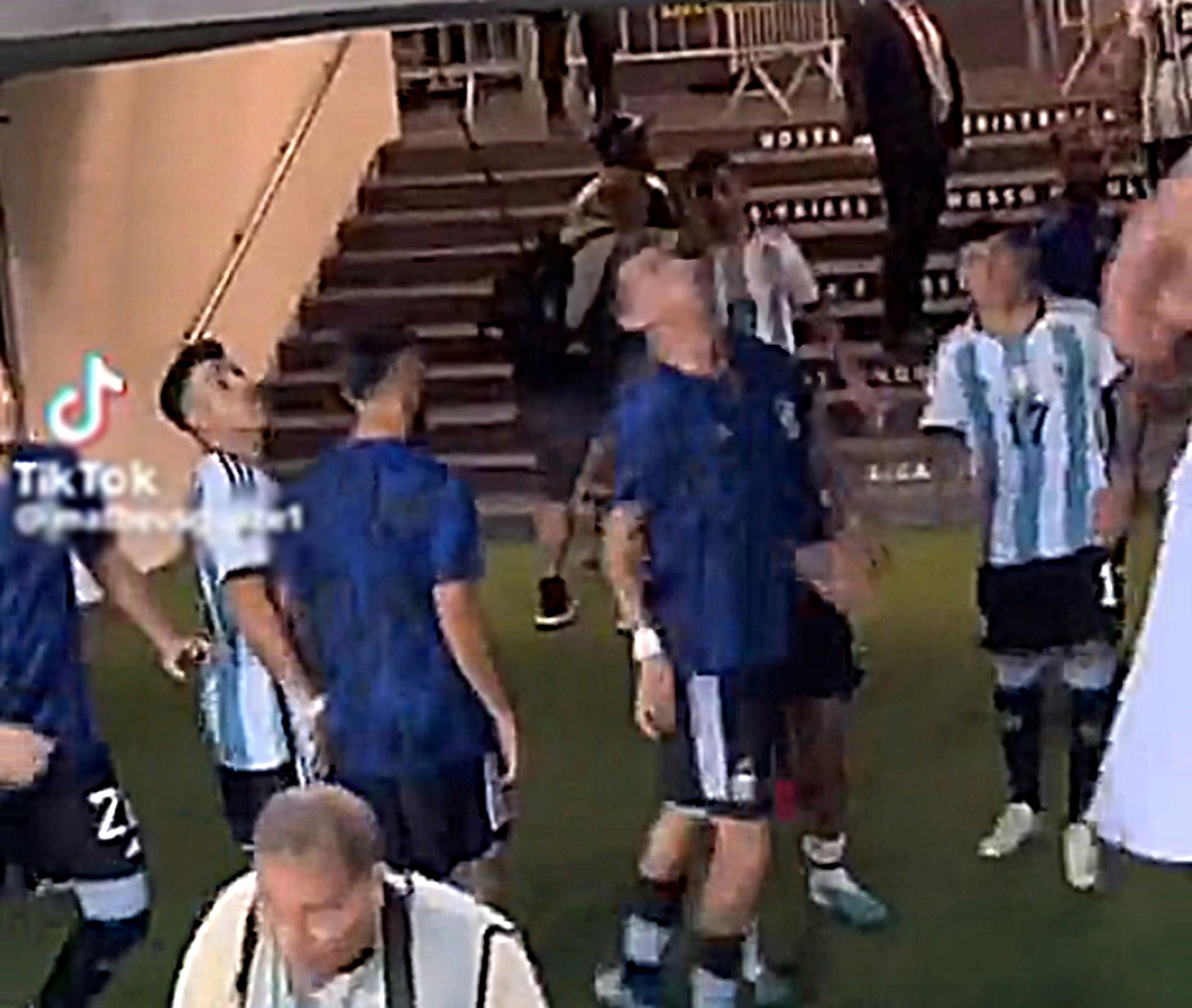 Αηδιαστικά σκηνικά στο «Μαρακανά» – Ντι Μαρία και Βραζιλιάνοι αντάλλαξαν… φτυσιές! (vid)