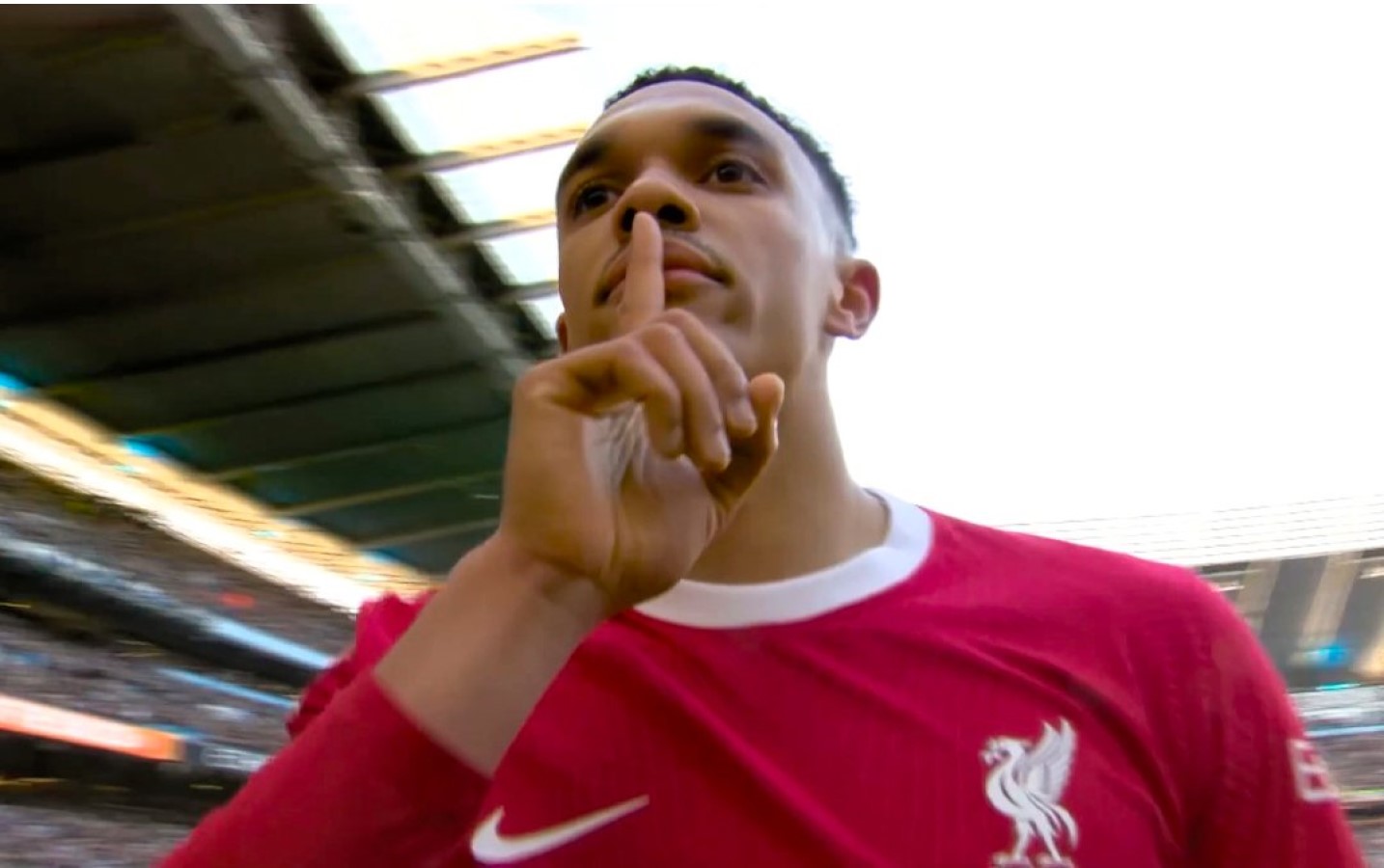 Άρνολντ: «Για αυτό πανηγύρισα… μπροστά στους οπαδούς της Σίτι! Έχει πλάκα…»