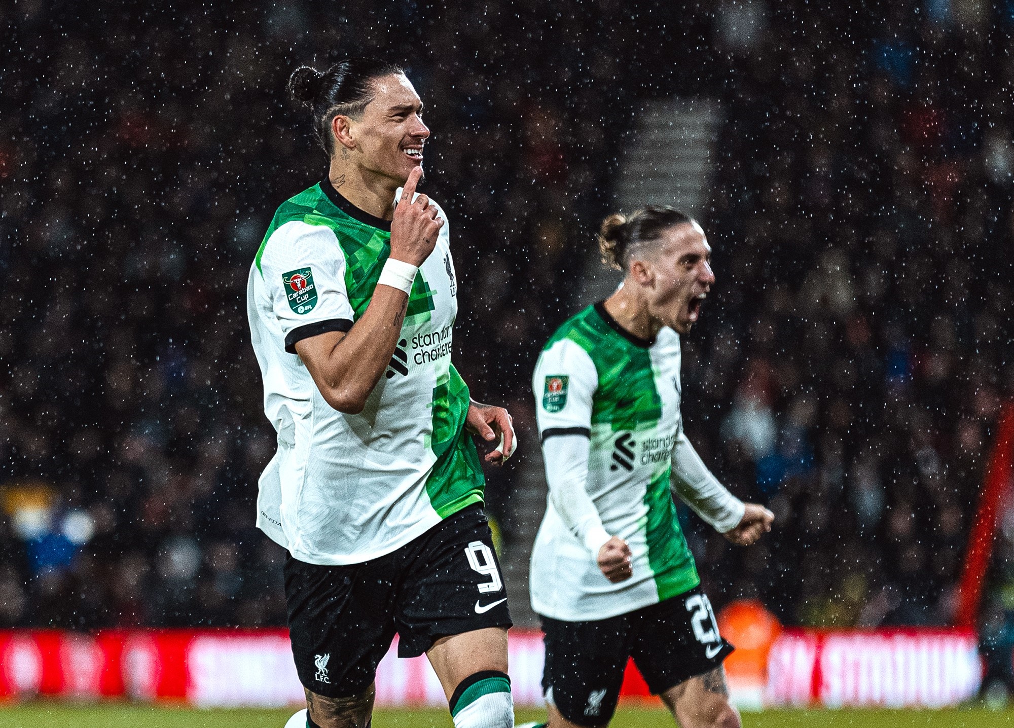 «Απέδρασε» από το «Βιτάλιτι» με… ζωγραφιά του Νούνιες η Λίβερπουλ! (vid)