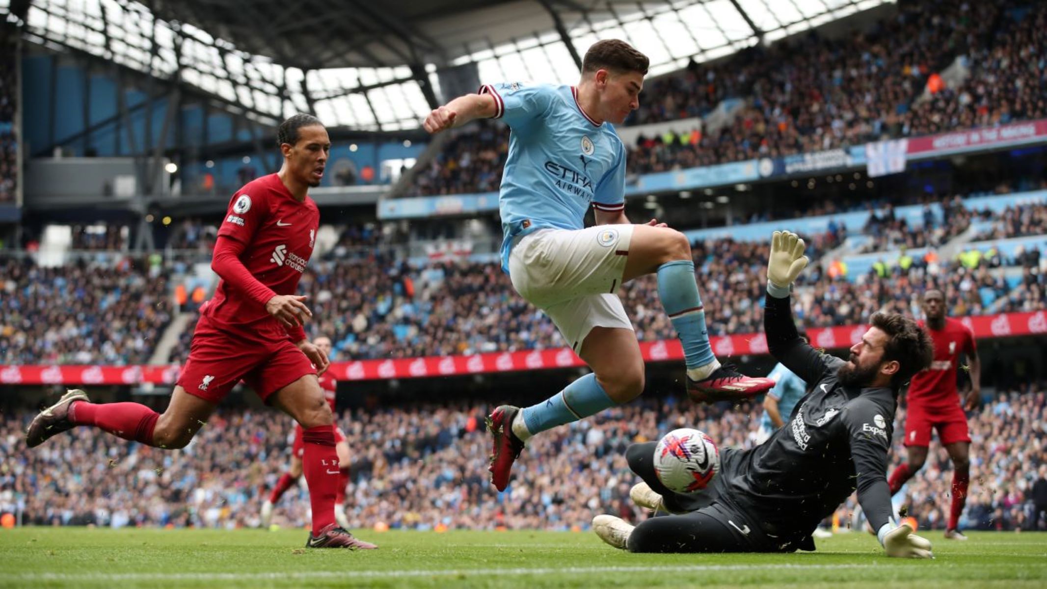 Σίτι – Λίβερπουλ: Οι «Πολίτες»… βλέπουν τον Ντοκού να ντριμπλάρει τον Φαν Ντάικ (pic)