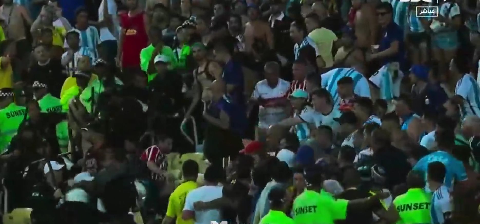 Χάος στο Βραζιλία – Αργεντινή: Σταμάτησε ο αγώνας λόγω επεισοδίων! (vids)