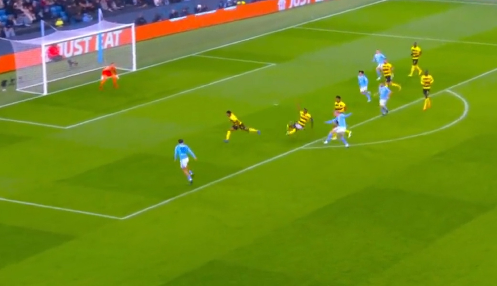 Αυτός είναι ο Χάαλαντ που ξέρουμε – Κατεδάφισε με οβίδα το τέρμα της Γιουνγκ Μπόις (vid)