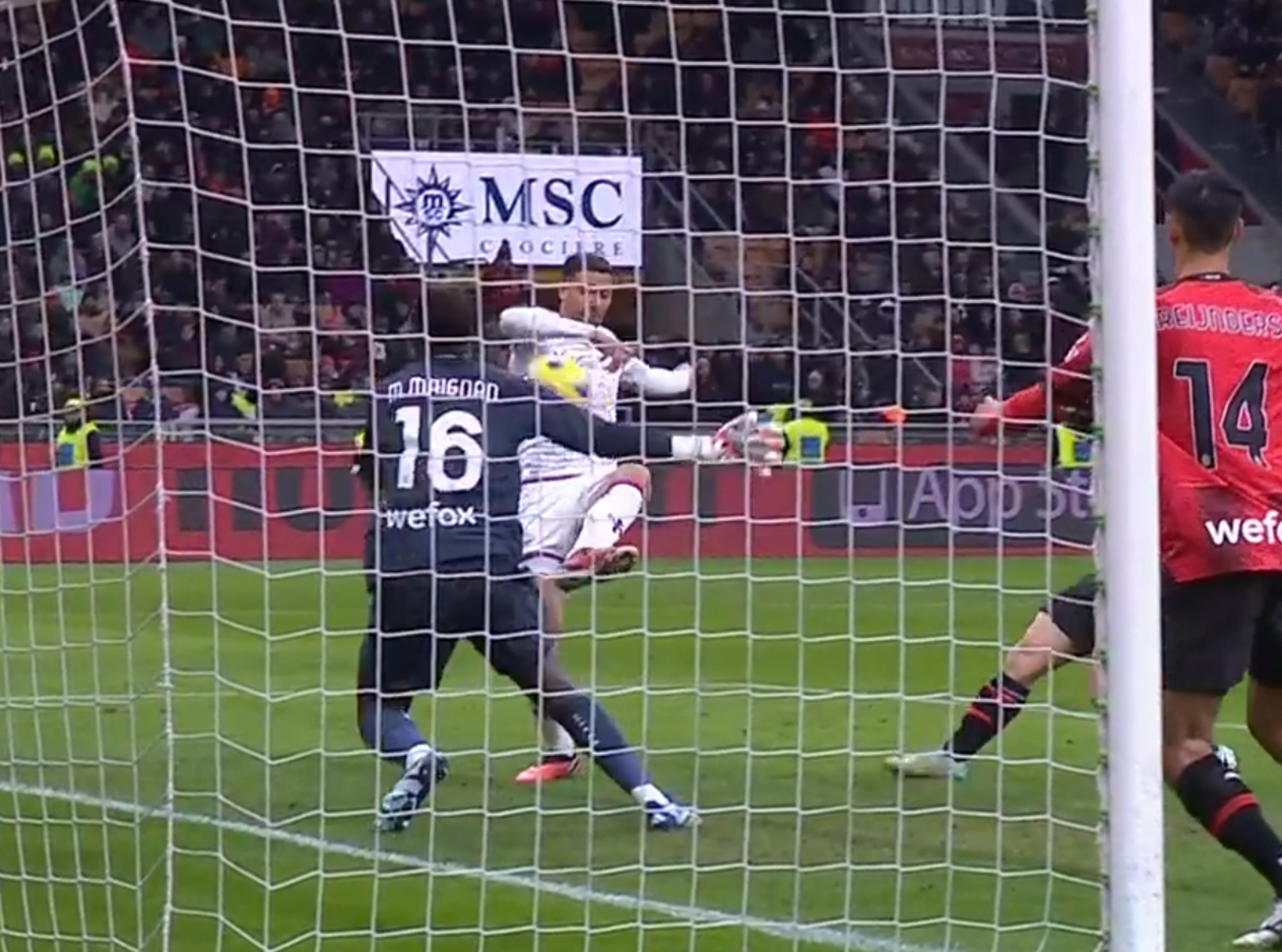 Αδιανόητη επέμβαση με το κεφάλι του Μενιάν στις καθυστερήσεις! (vid)