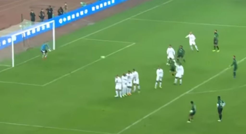 Ο Καραγκούνης… μάγεψε απέναντι σε Φίγκο, Ριβάλντο και Τζιοβάνι! (pics & vid)