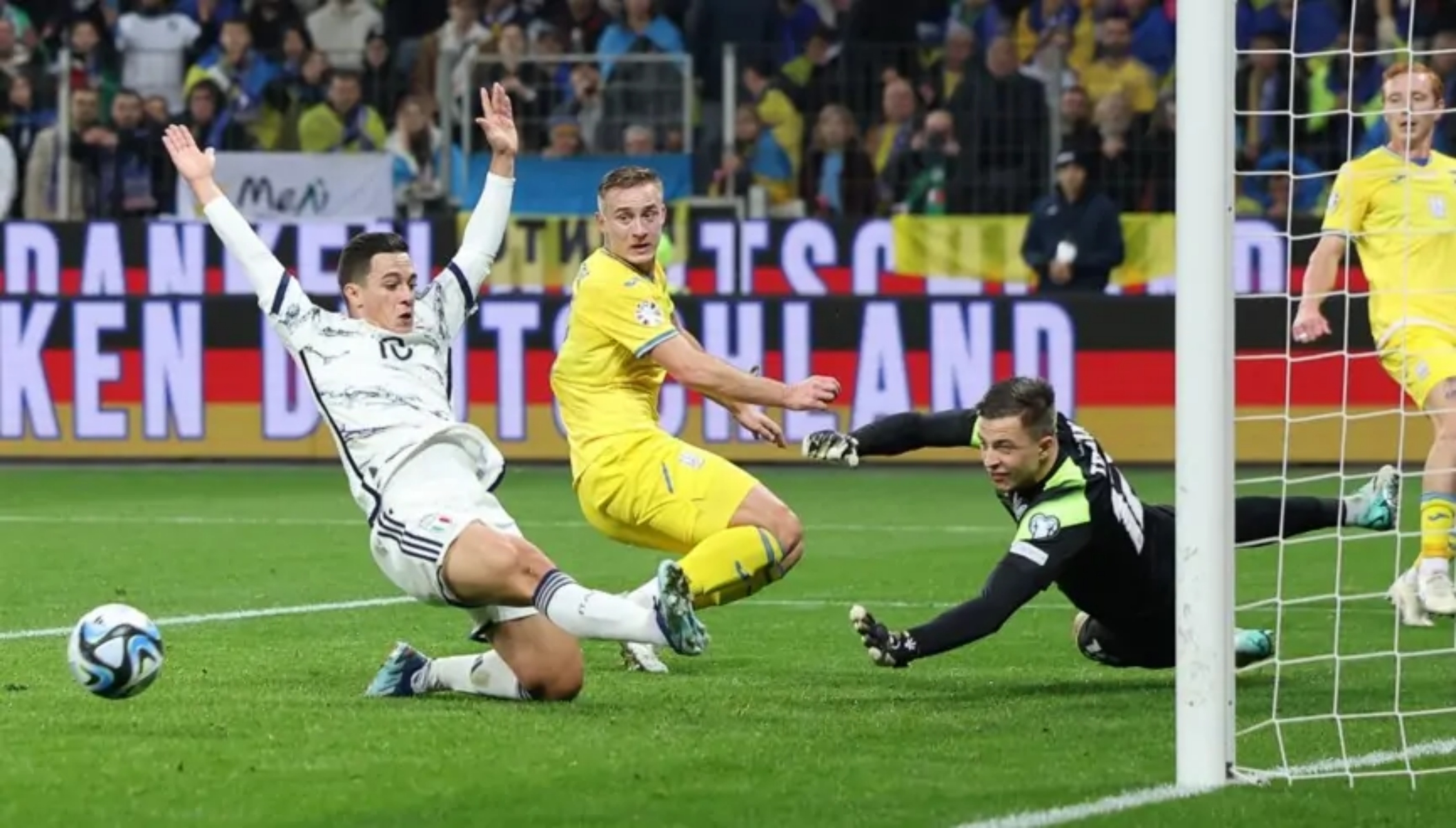 Η Ουκρανία θέλει πέναλτι στις καθυστερήσεις και η Ιταλία πανηγυρίζει την πρόκριση στο Euro! (vid)