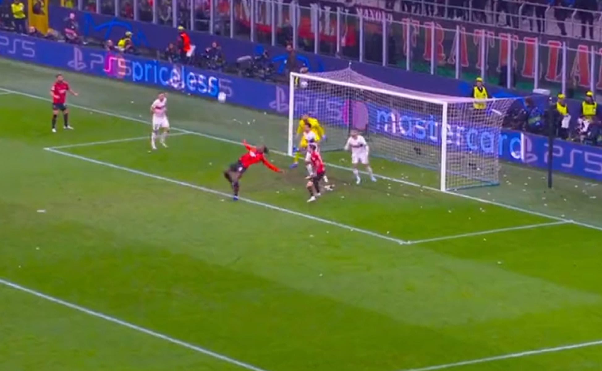 O Λεάο χαρίζει… οξυγόνο στην Μίλαν με αψεγάδιαστο «ψαλίδι» (vid)