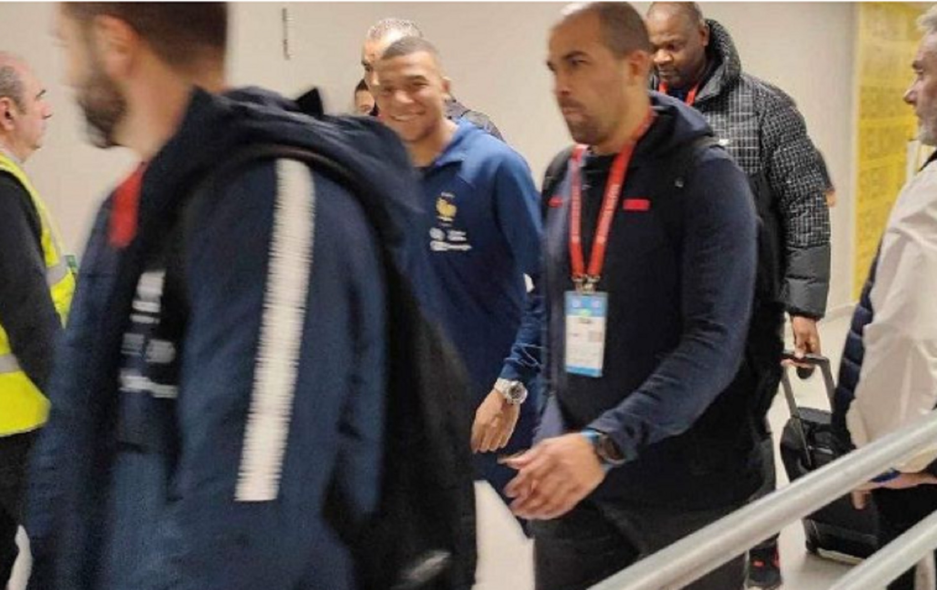 Σνόμπαρε τους πάντες ο Μπαπέ – Με συνοδεία πέρασε… αέρας τη Μικτή Ζώνη (vid)