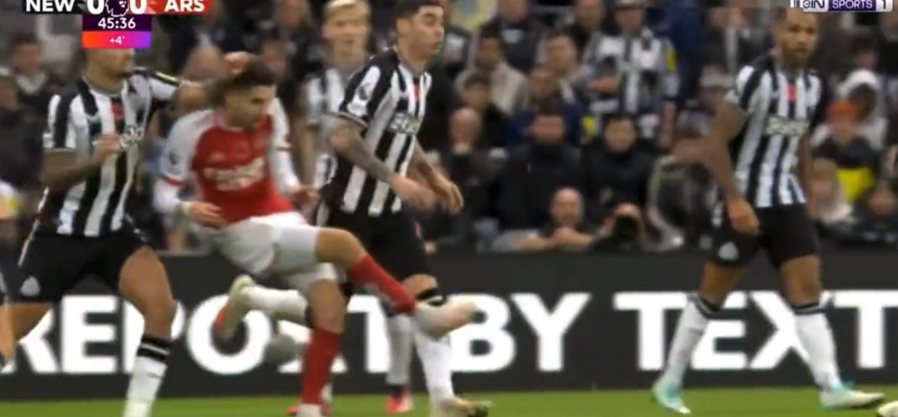 Ακόμη μία απόφαση… έπος από τους Άγγλους διαιτητές: «Μπουκέτο» του Γκιμαράες στον Ζορζίνιο χωρίς κάρτα! (vid)