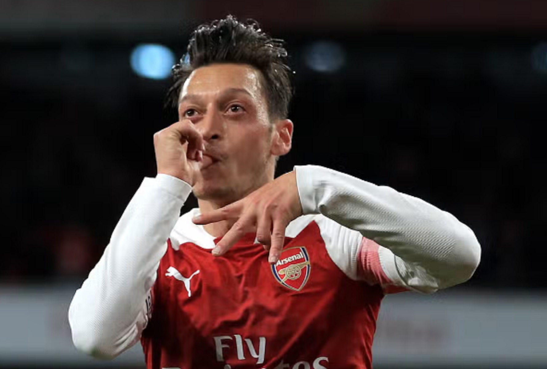 O Οζίλ έφτιαξε ενδεκάδα που κάποτε θα σκορπούσε τον τρόμο