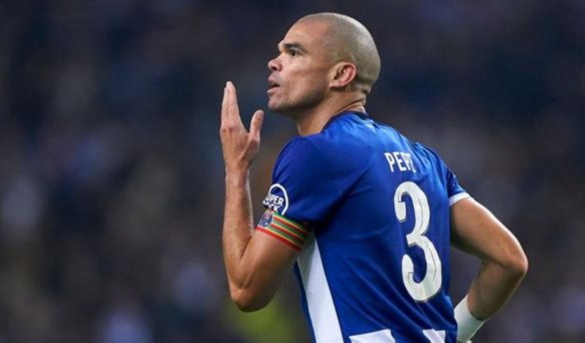 Έγραψε ιστορία με… τορπίλη ο Πέπε – Ο γηραιότερος σκόρερ του Champions League (vid)