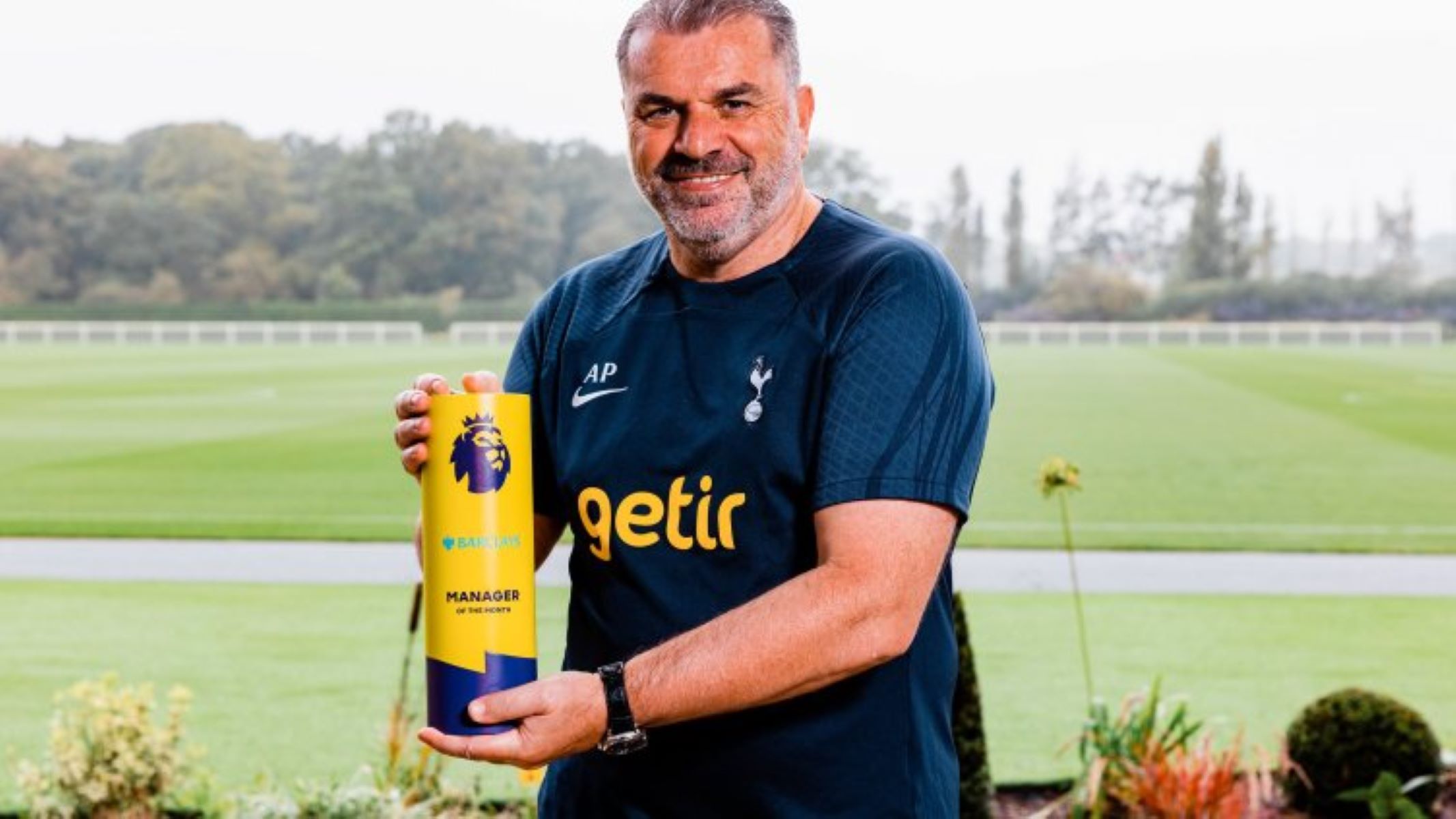 Ο Ποστέκογλου κάνει… πλάκα στη Premier League – 3 στα 3 στο βραβείο του καλύτερου προπονητή (pic)