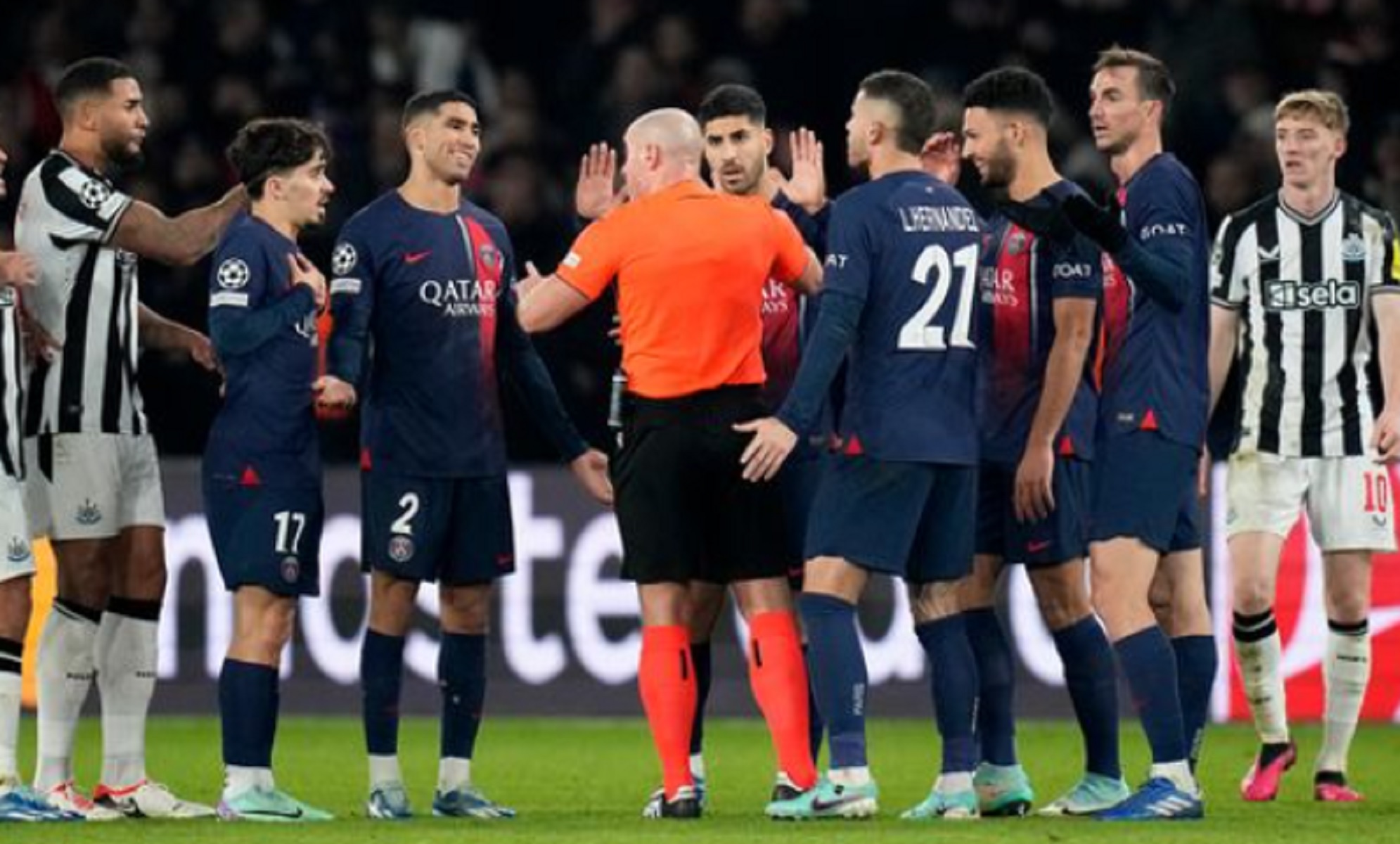 «Η Νιούκαστλ μπορεί να μιλάει για κλοπή» – Η UEFA τιμώρησε τον VAR για το πέναλτι υπέρ της Παρί