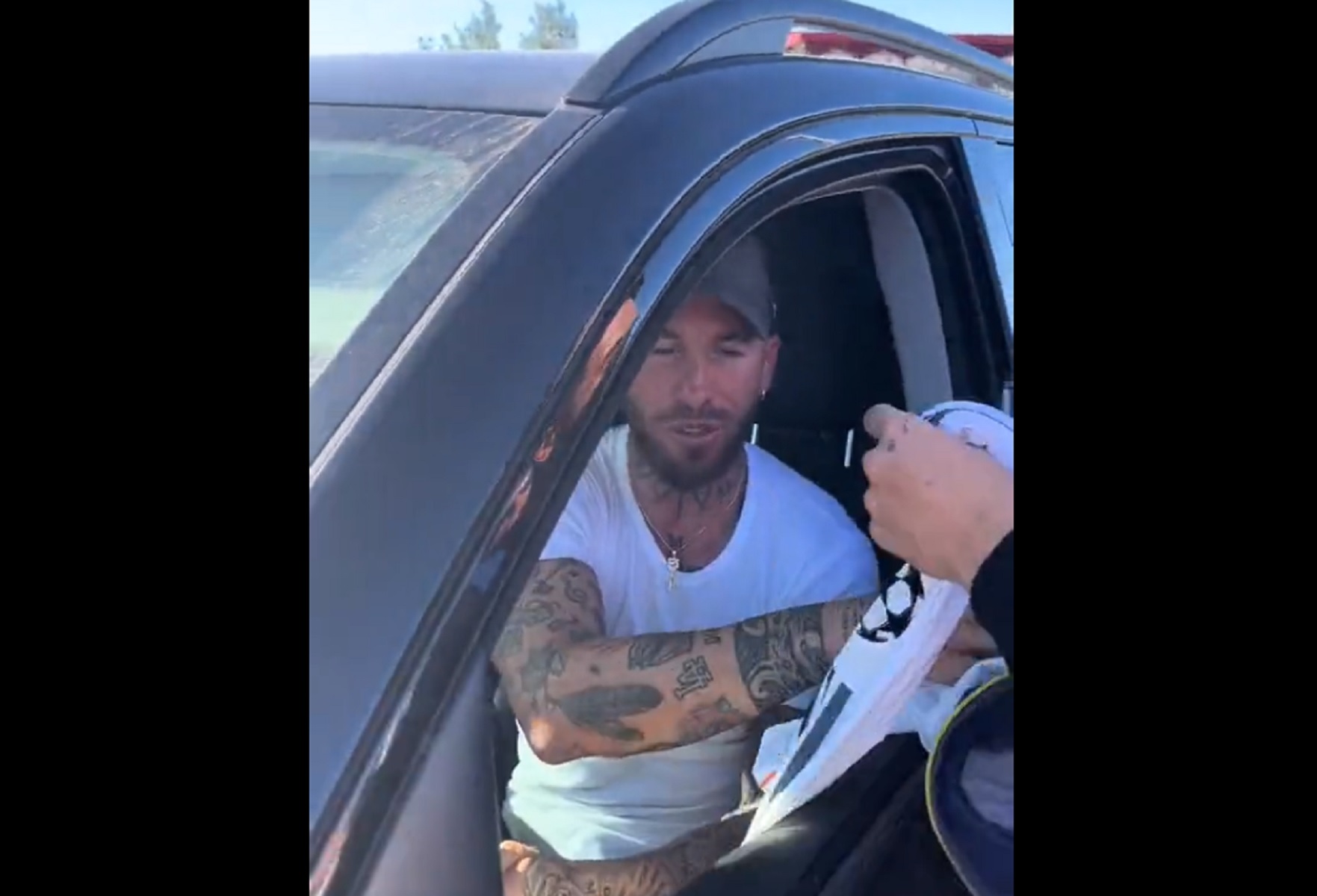 Ο Ράμος αρνήθηκε να υπογράψει φανέλα της Ρεάλ Μαδρίτης (vid)