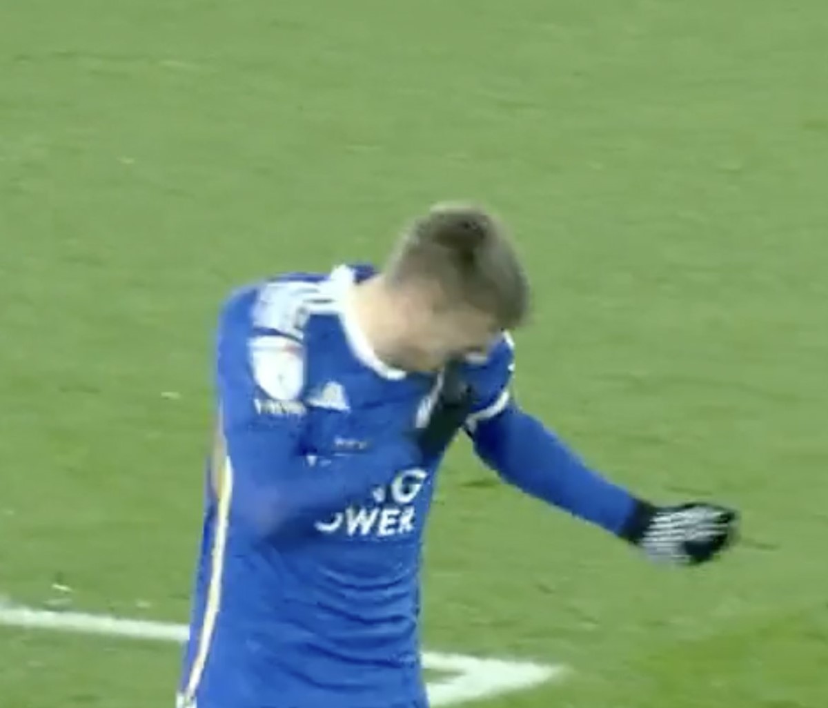 Στιγμή παραφροσύνης – Ο Βάρντι χτύπησε τον εαυτό του… μετά την αδιανόητη χαμένη ευκαιρία (vid)