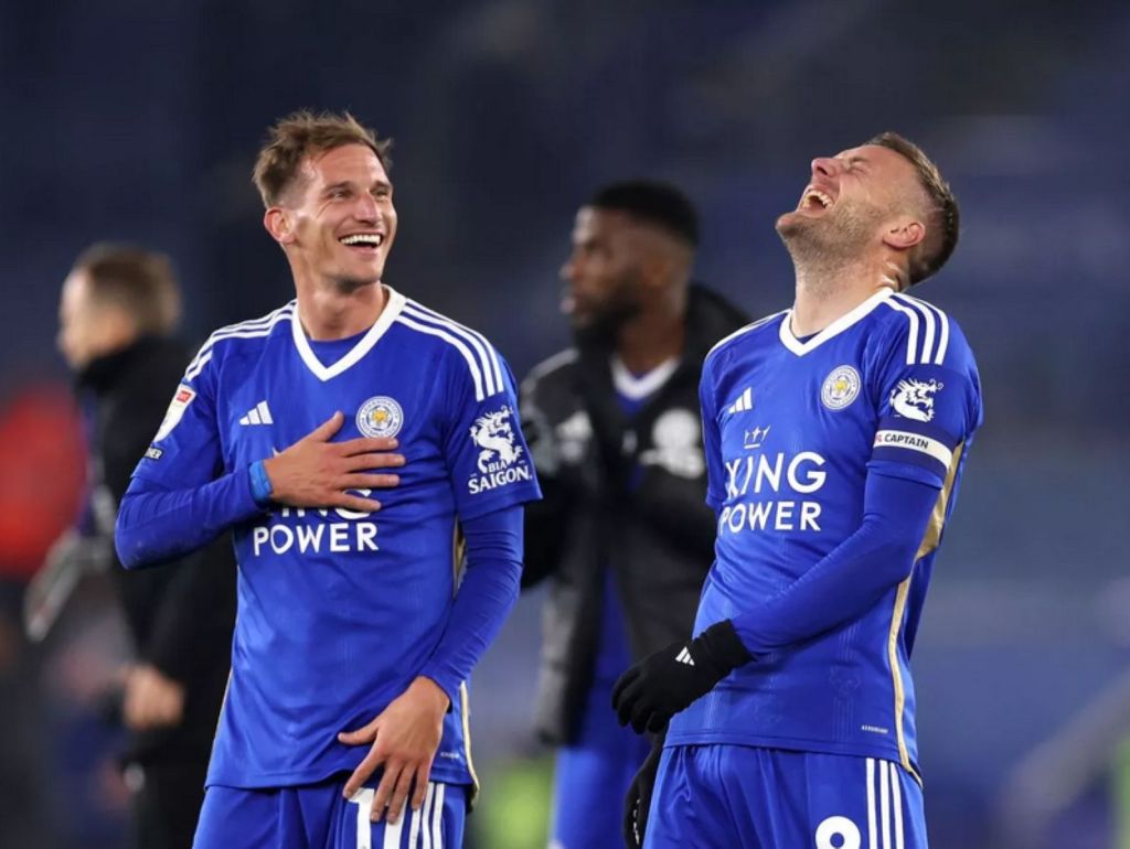 Μάχη μεγαθήριων στο Λέστερ