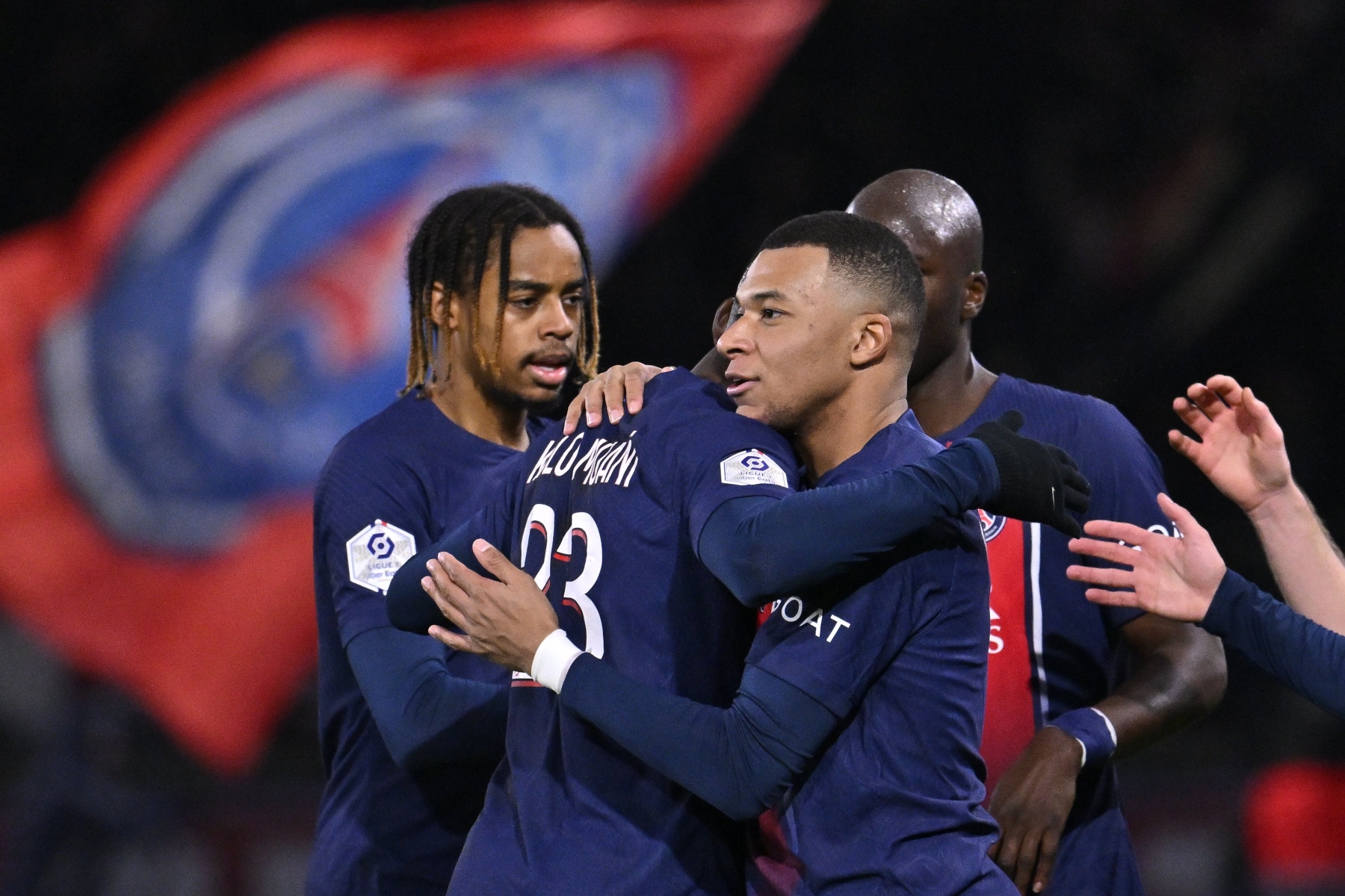 Παρί: Ο Μπαπέ στα γενέθλιά του… κέρασε δύο γκολ την Μετς! (vid)