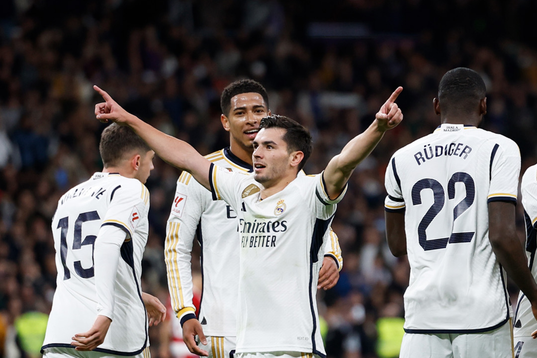 Η Ρεάλ ξανά στην κορυφή με… βασιλικό τρόπο! (vid)