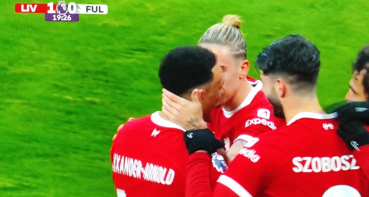 ΦΑΟΥΛΑΡΑ και γκολάρα από τον Άρνολντ – Παραδίδει… μαθήματα (vid)