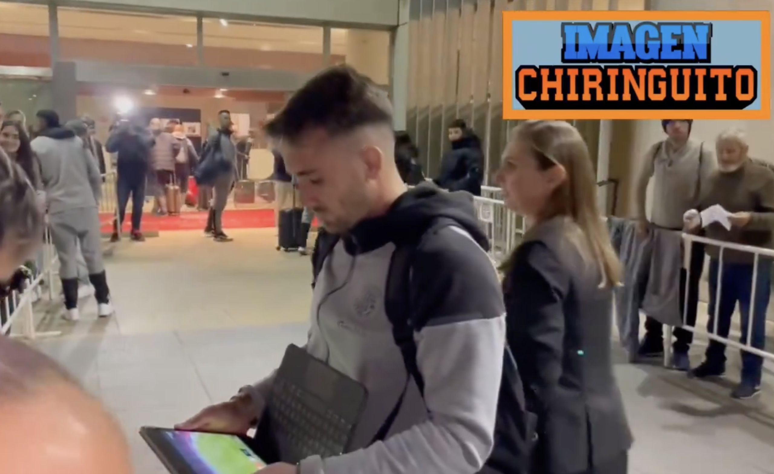 Θεούλης ο Γκαρσία της Χιρόνα – Του ζητούσαν αυτόγραφα, αλλά έβλεπε Μπαρτσελόνα στο λάπτοπ του! (vid)