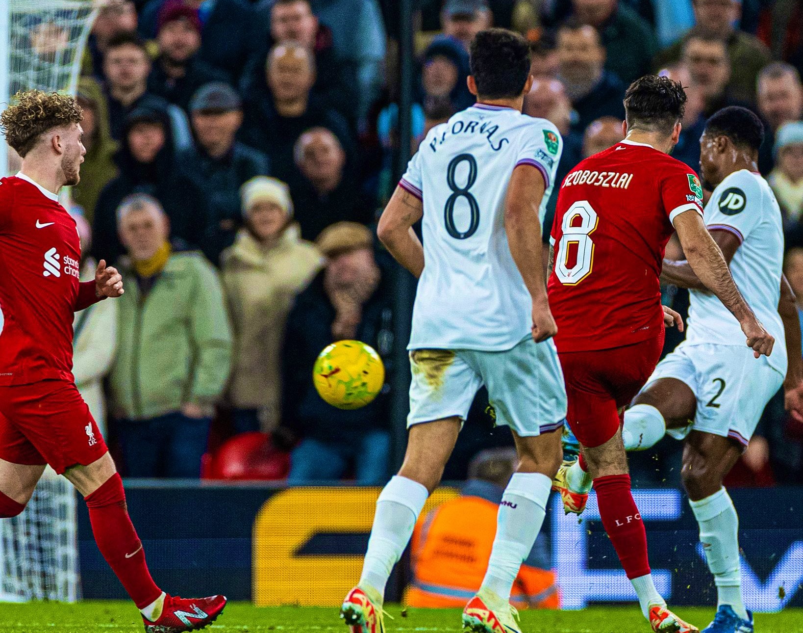 Αυτές είναι σουτάρες, 1-0 με Σζομποσλάι η Λίβερπουλ! (vid)