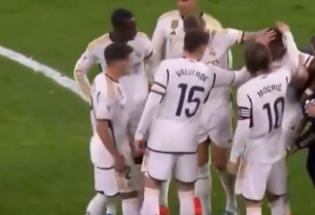 Όλοι μια οικογένεια στη Ρεάλ – Έτρεξαν να παρηγορήσουν τον Αλάμπα (vid)