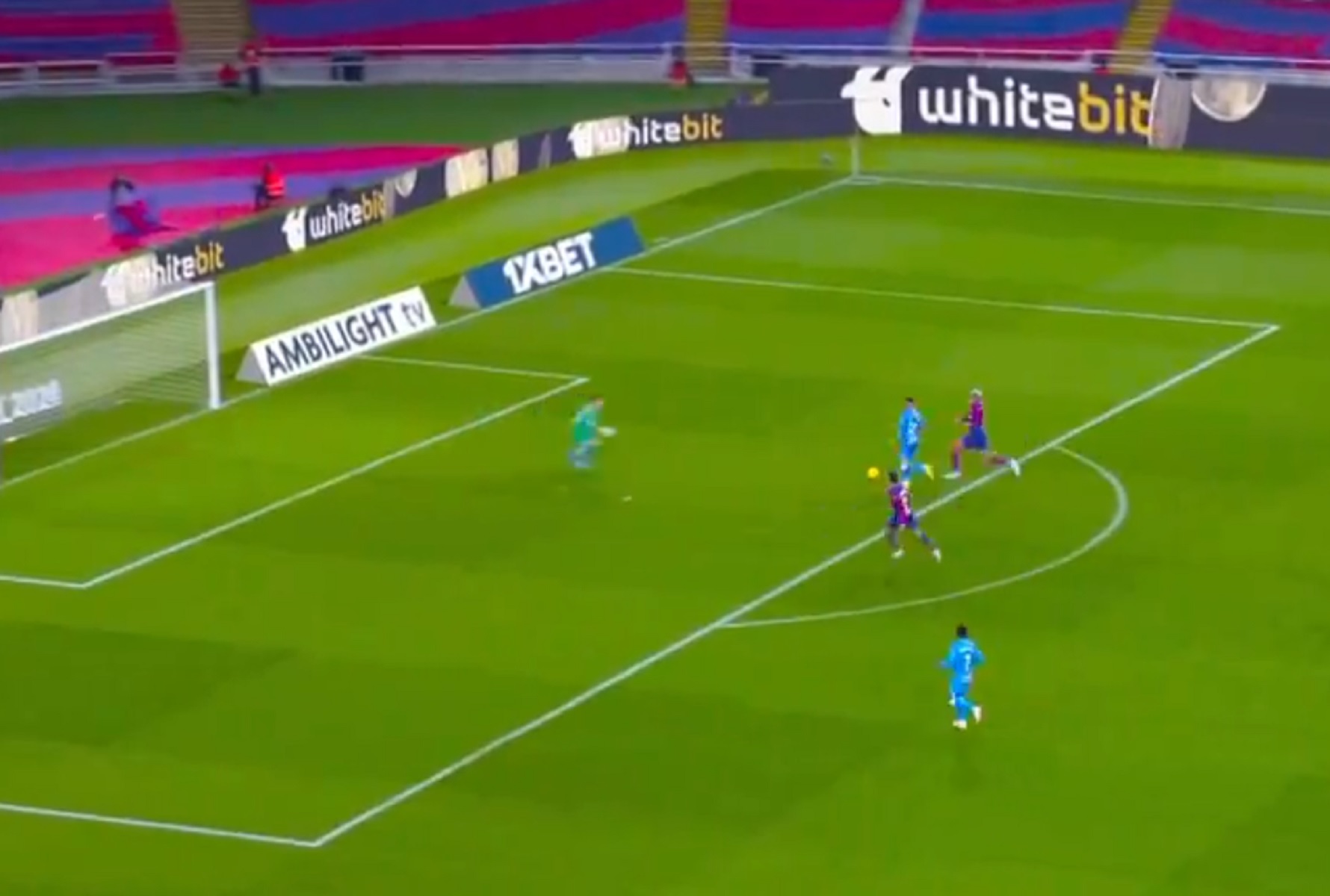 Η άμυνα… παραλία της Μπαρτσελόνα δέχτηκε γκολ ακόμη και από την Αλμερία (vid)