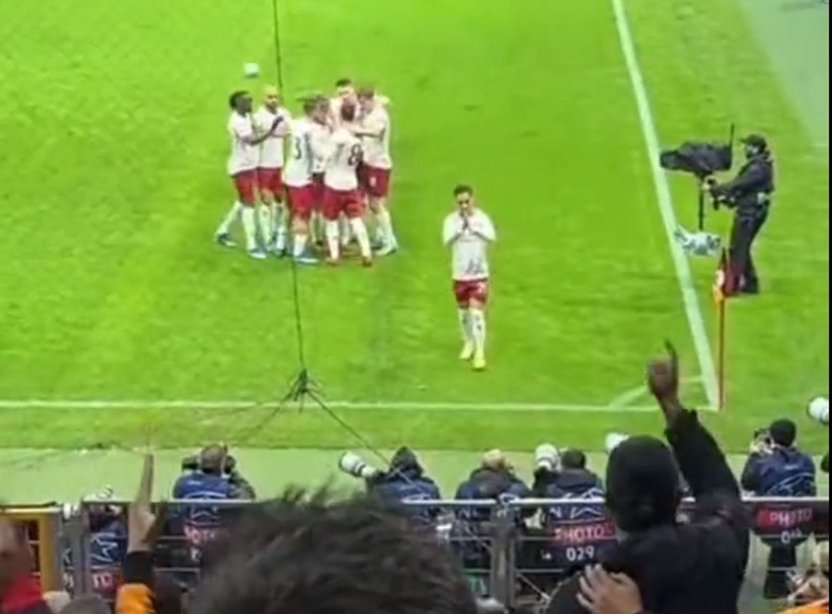 Ο Άντονι ζητά συγνώμη από τους οπαδούς της Γαλατά για τον προκλητικό πανηγυρισμό του Γκαρνάτσο (vid)