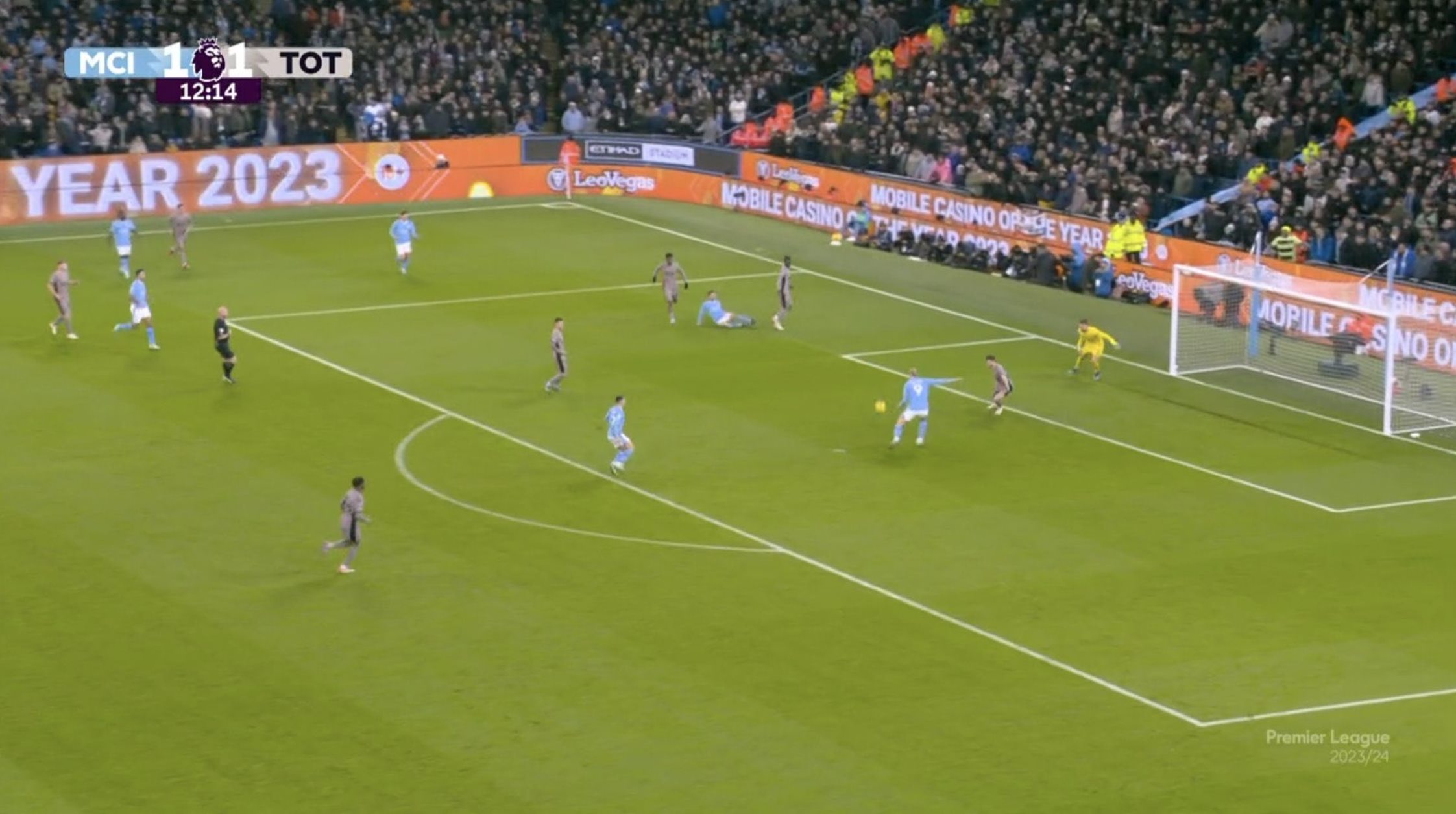 Ακόμα δεν μπορούμε να πιστέψουμε πως ο Χάαλαντ έχασε τέτοιο γκολ! (vid)