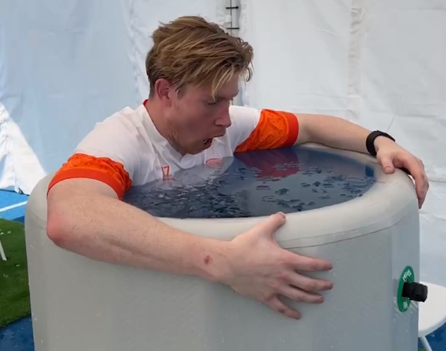 O Ντε Μπρούιν έκανε κρυοθεραπεία και… τα είδε όλα (vid)