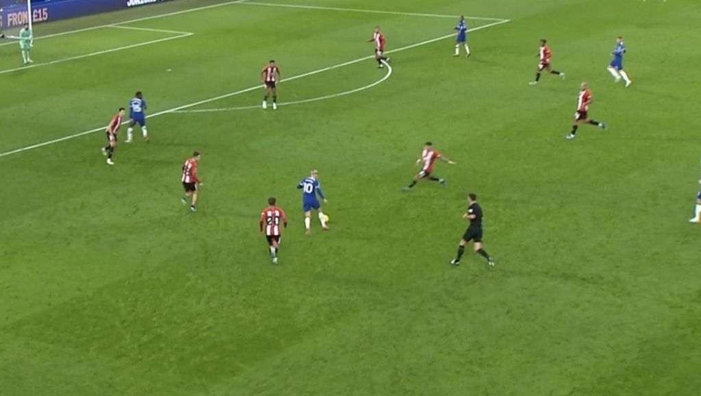 Μούντρικ, τι σουτάρα… ΔΕΝ έκανες- Έστειλε την μπάλα σε άλλο γήπεδο! (vid)