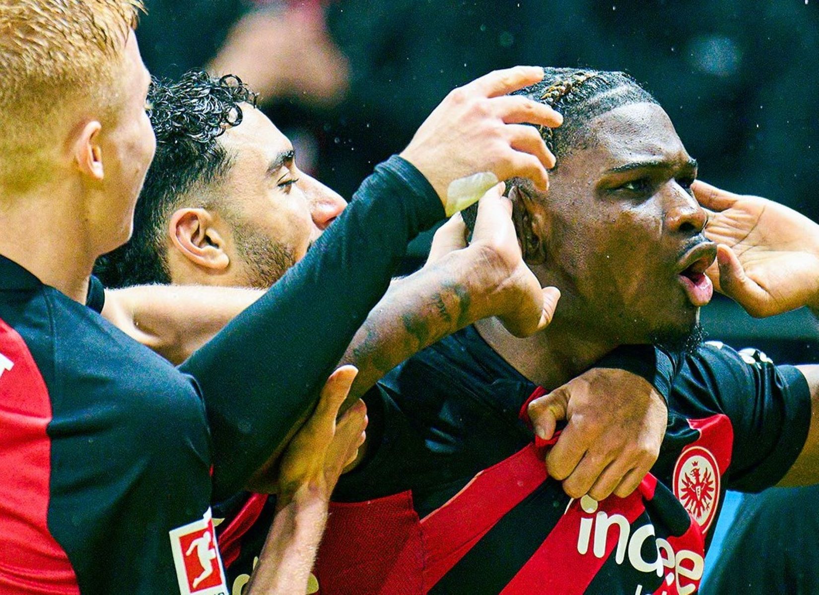 Έμεινε στον… χιονοπόλεμο η Μπάγερν – Έγραψε «τάλιρο» στη Φρανκφούρτη (vid)