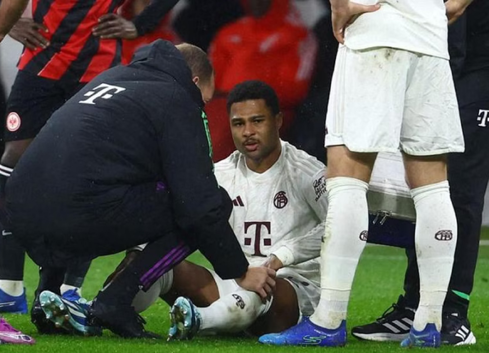 Διπλό πλήγμα για την Μπάγερν στη Φρανκφούρτη – Χάνει για καιρό αστέρι της επίθεσής της