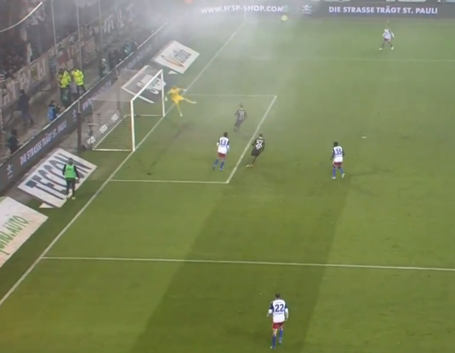 ΑΔΙΑΝΟΗΤΟ αυτογκόλ από τον τερματοφύλακα του Αμβούργου! (vid)