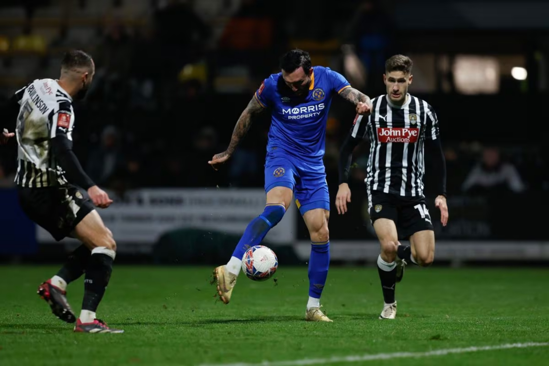 Η χειρότερη άμυνα του αιώνα: Τρία γκολ… κυριολεκτικά δώρο! (vid)