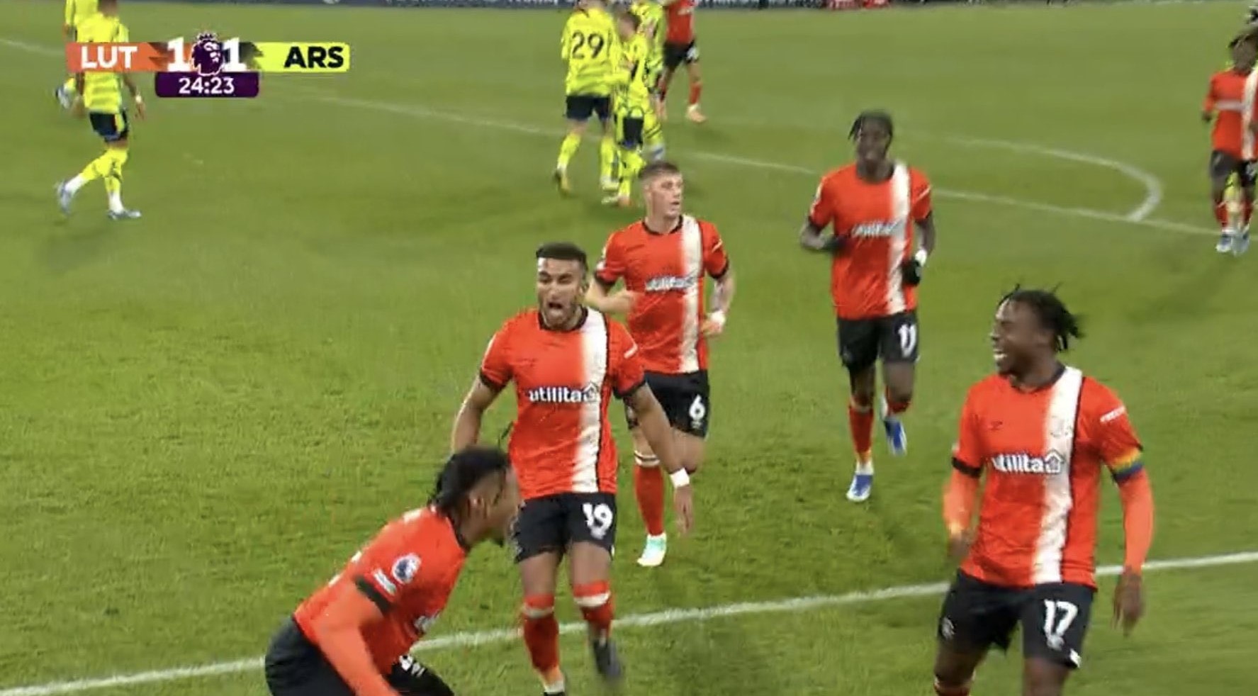 Άρσεναλ… μην κοιμάσαι – Η νεοφώτιστη την “χτύπησε” (vid)