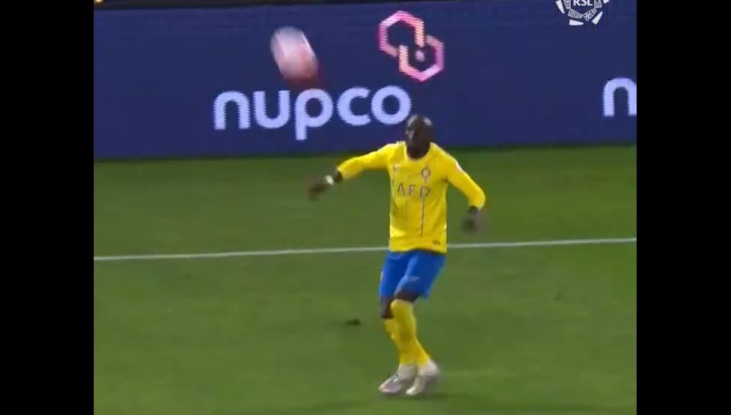 Χάζεψαν οι Σαουδάραβες με το «αλήτικο» κοντρόλ του Μανέ (vid)