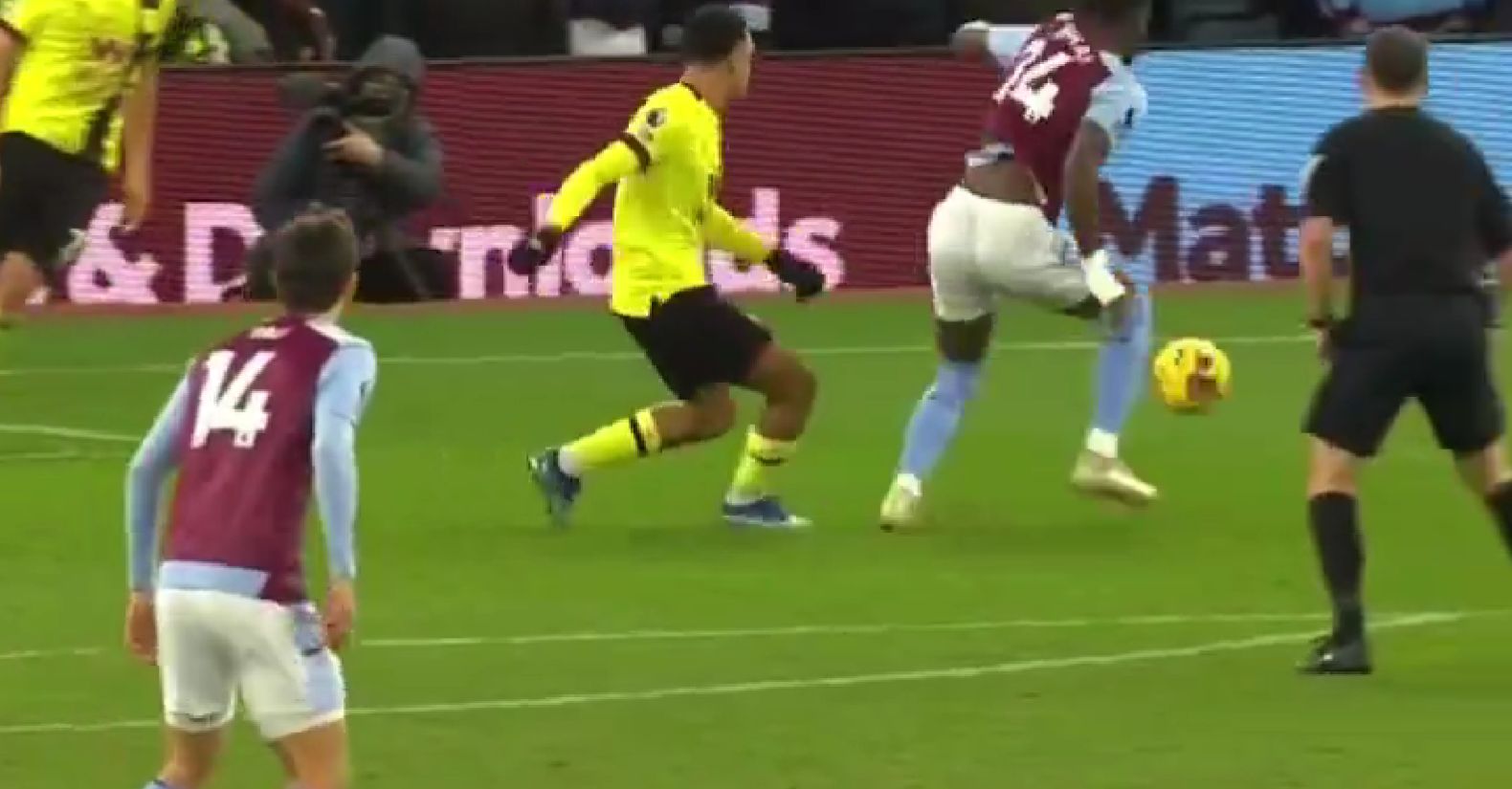 «Αόρατο» πέναλτι για την Άστον Βίλα και 3-2 λίγο πριν το τέλος! (vids)