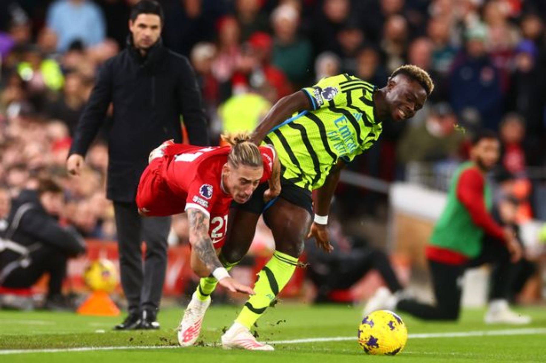 Σάκα: «Συγνώμη στον Τσιμίκα όμως δεν υπήρχε φάουλ»