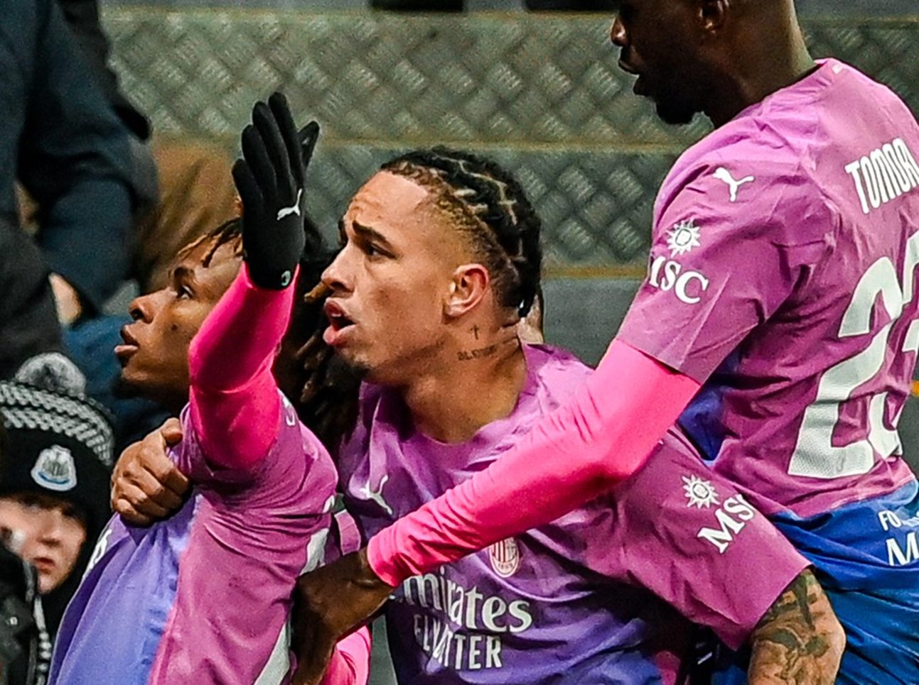 Η Μίλαν έστειλε… αδιάβαστη τη Νιούκαστλ μέσα σε ένα ημίχρονο! (vids)