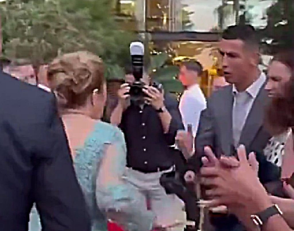 Επική ατάκα Κριστιάνο στη μητέρα του: «Μην κλαις, θα χαλάσει το make up σου!» (vid)