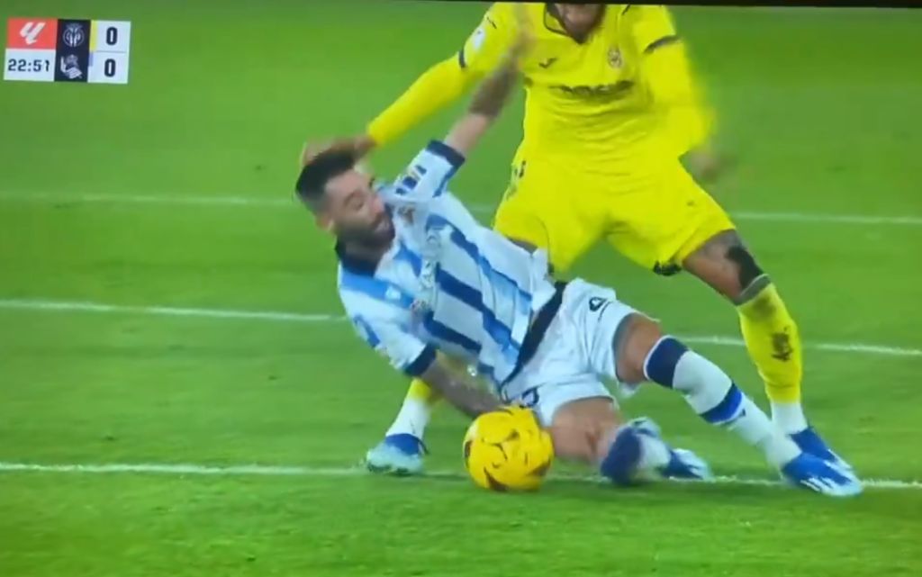 Ο Καπουέ κλώτσησε κι έσπασε το χέρι του Μέντες, αλλά δεν πήρε κόκκινη! (vid)