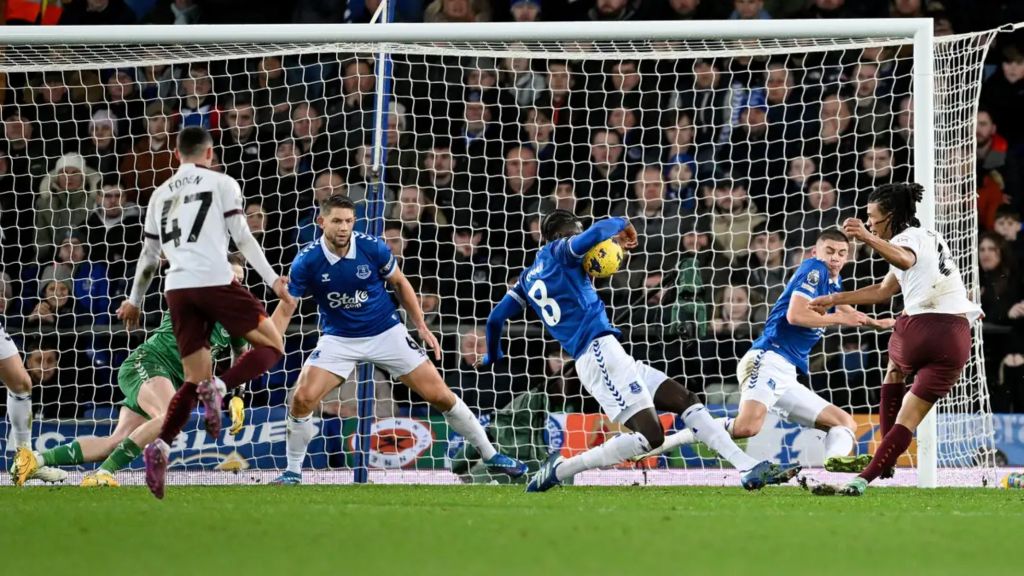 Έξαλλος ο Ντάις για το πέναλτι της Σίτι: «Αν αυτό είναι πέναλτι, εγώ είμαι από άλλον πλανήτη»!