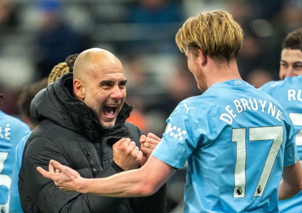 Πέταξε πινακάκια και σημειώσεις ο Πεπ ελέω Ντε Μπρούιν: «Είναι αγνό ταλέντο»