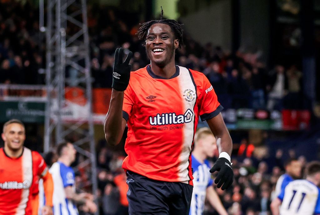 Ούτε η Σίτι να ήταν – Η Λούτον έχει ρίξει ξεγυρισμένη τεσσάρα στην Μπράιτον του Ντε Τσέρμπι! (vids)