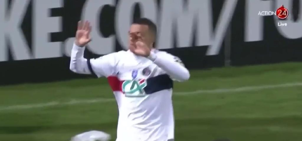 Δεν λυπάται κανέναν ο Μπαπέ: Σημειώνει το ένα γκολ, μετά το άλλο απέναντι σε… ερασιτέχνες! (vids)